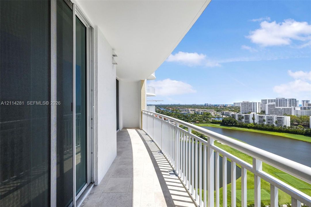 For Rent: $2,350 (1 beds, 1 baths, 920 Square Feet)