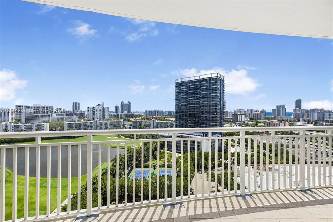 For Rent: $2,350 (1 beds, 1 baths, 920 Square Feet)