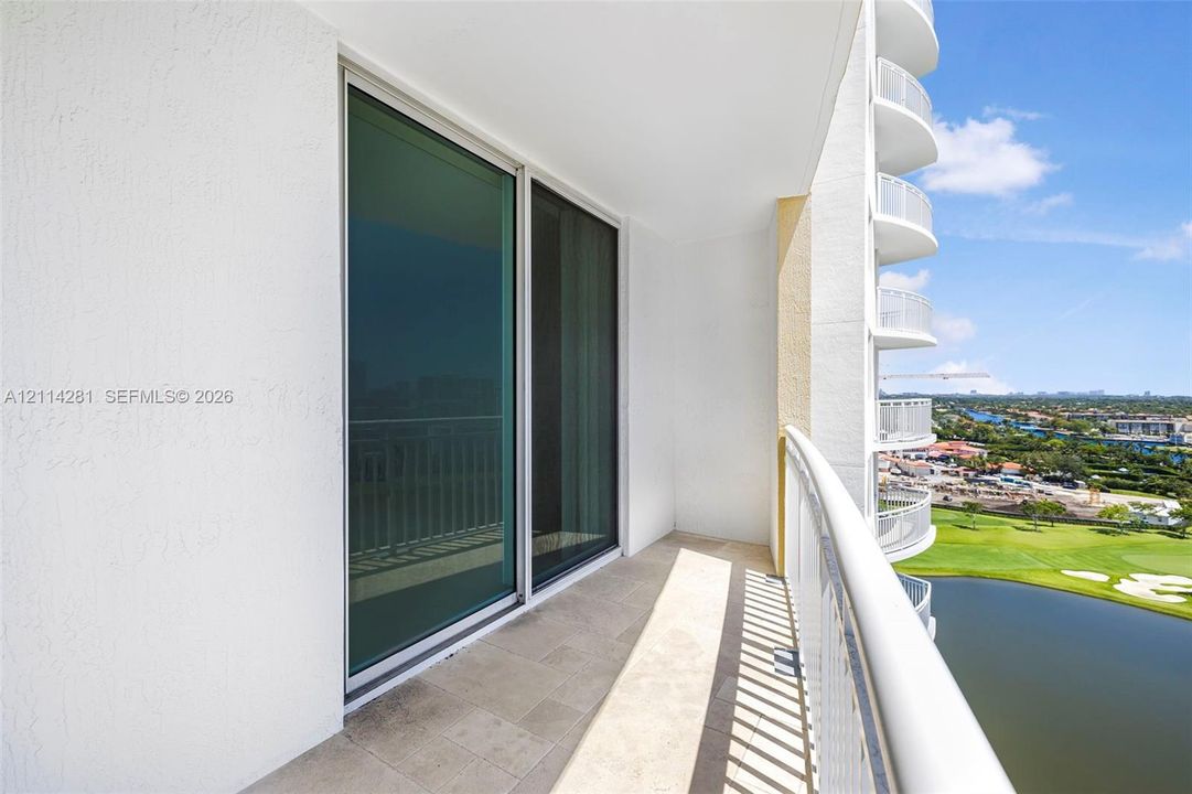 For Rent: $2,350 (1 beds, 1 baths, 920 Square Feet)