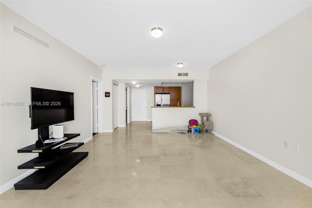 For Rent: $2,350 (1 beds, 1 baths, 920 Square Feet)