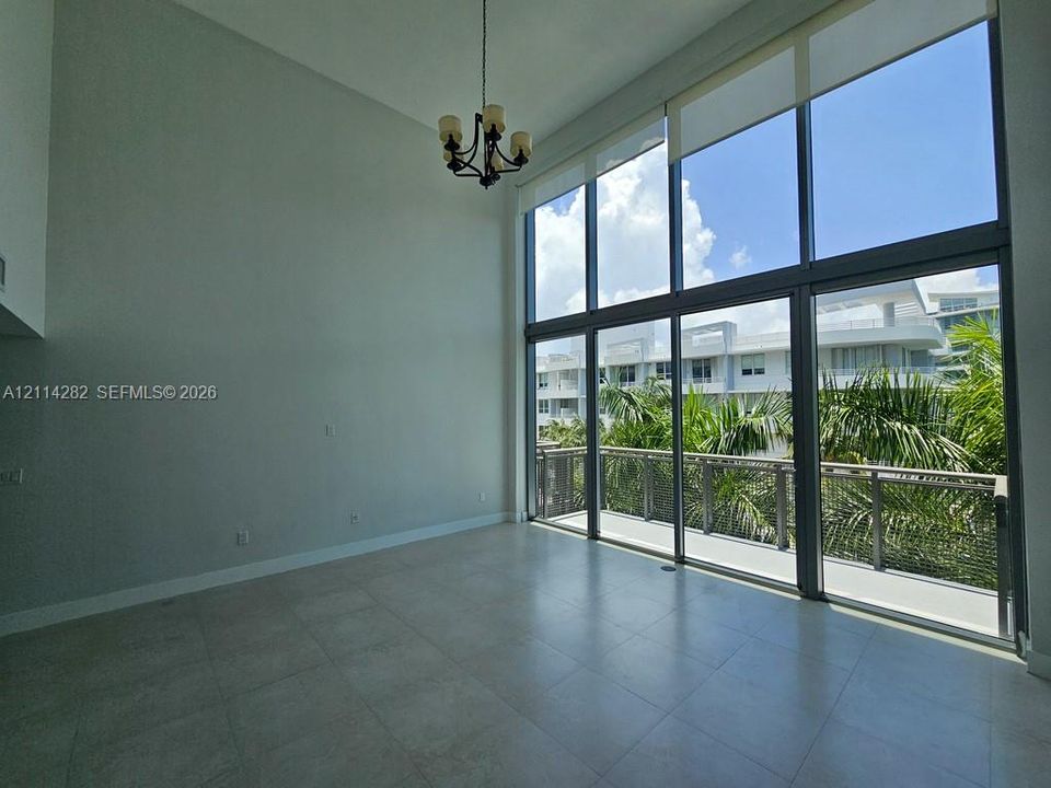 For Rent: $3,600 (1 beds, 1 baths, 1011 Square Feet)