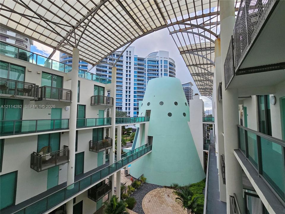 For Rent: $3,600 (1 beds, 1 baths, 1011 Square Feet)