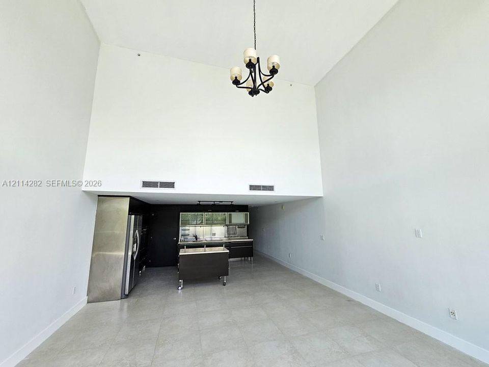 For Rent: $3,600 (1 beds, 1 baths, 1011 Square Feet)