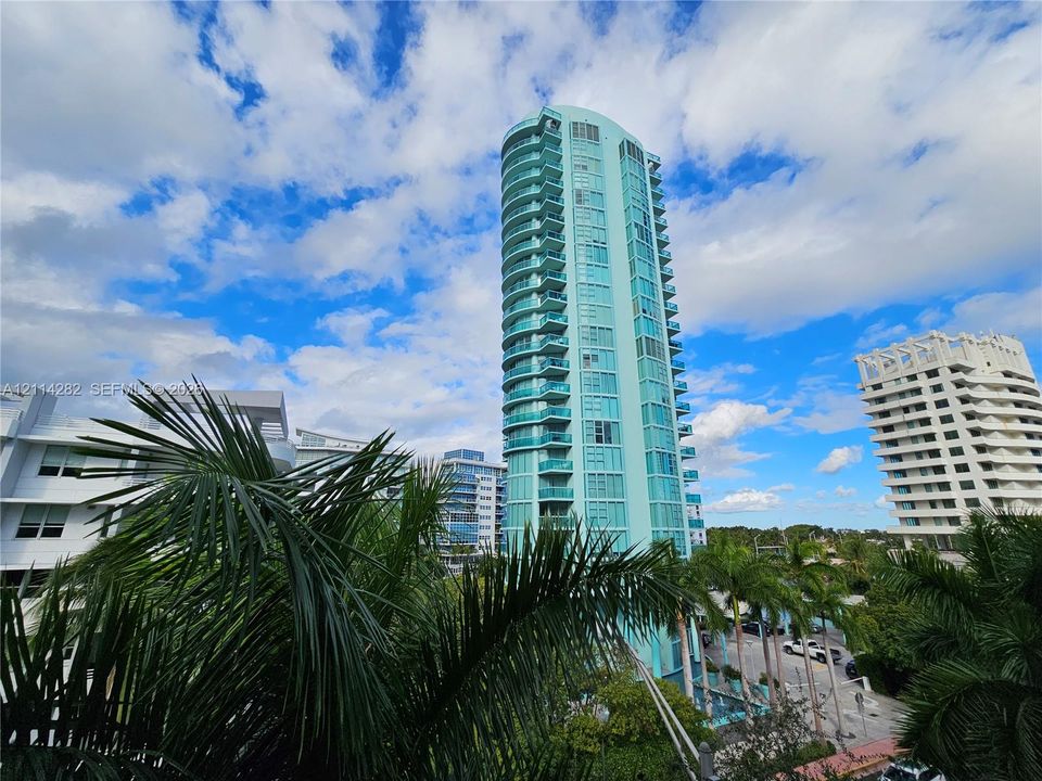 For Rent: $3,600 (1 beds, 1 baths, 1011 Square Feet)