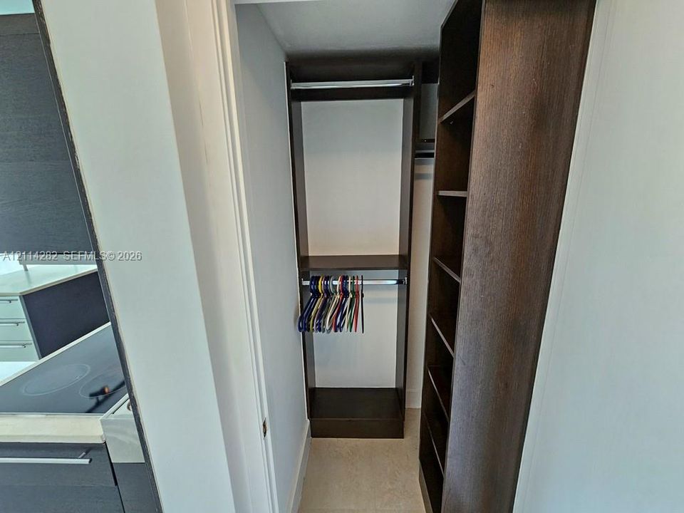 For Rent: $3,600 (1 beds, 1 baths, 1011 Square Feet)