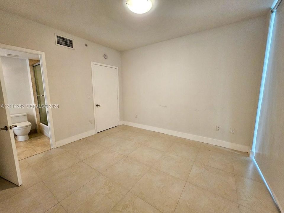 For Rent: $3,600 (1 beds, 1 baths, 1011 Square Feet)