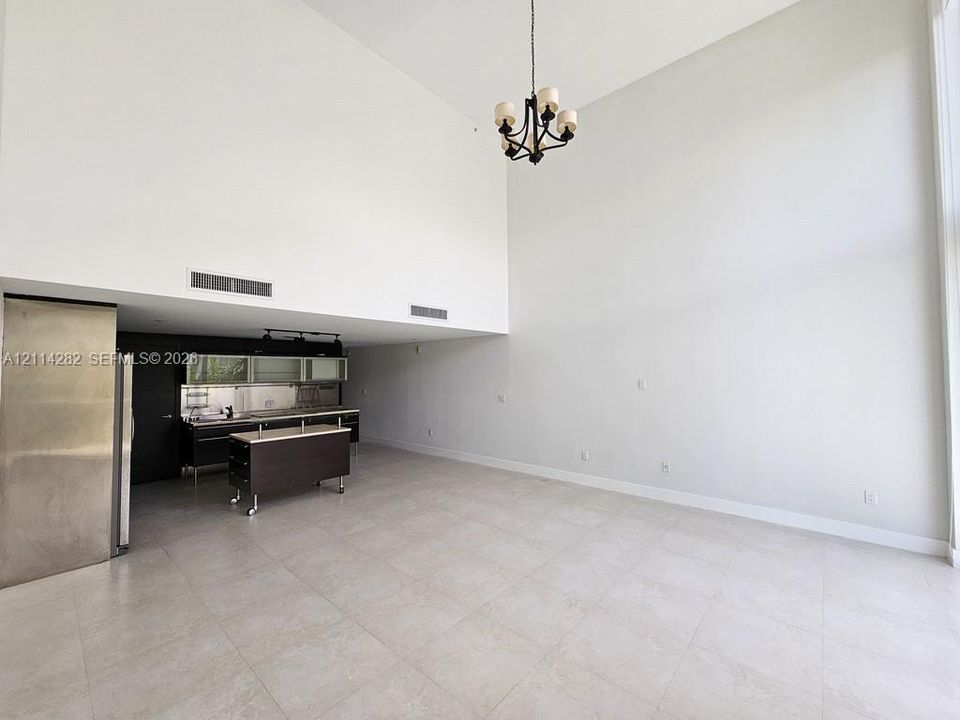 For Rent: $3,600 (1 beds, 1 baths, 1011 Square Feet)
