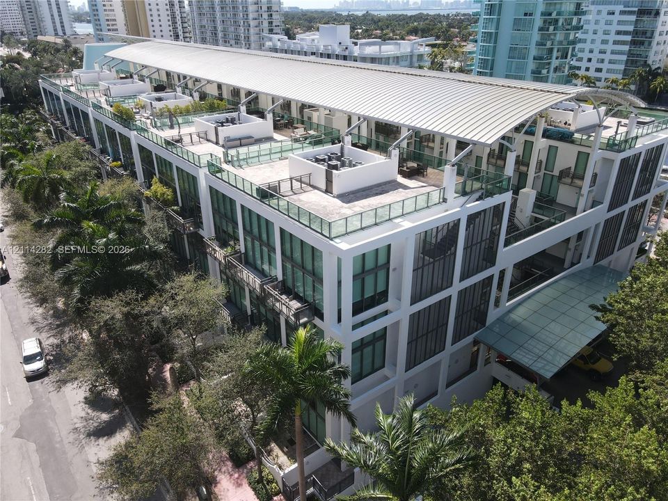 For Rent: $3,600 (1 beds, 1 baths, 1011 Square Feet)