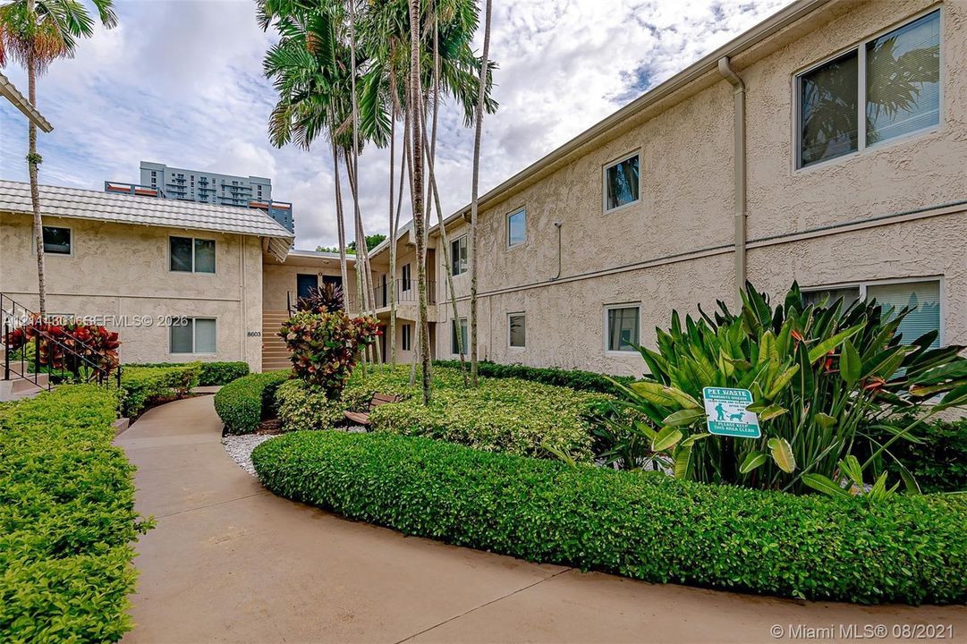 For Sale: $385,000 (2 beds, 1 baths, 805 Square Feet)