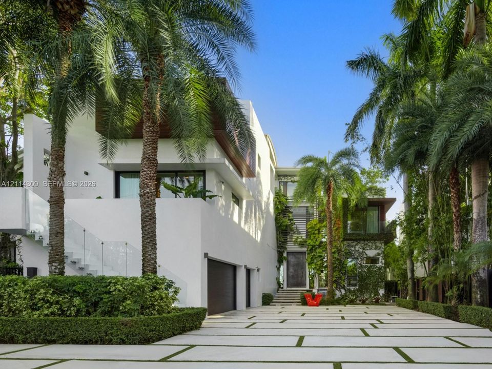 For Sale: $26,000,000 (7 beds, 8 baths, 7886 Square Feet)