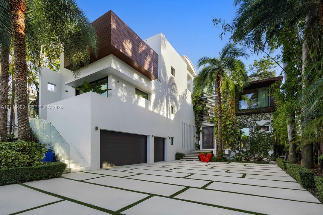 For Sale: $26,000,000 (7 beds, 8 baths, 7886 Square Feet)