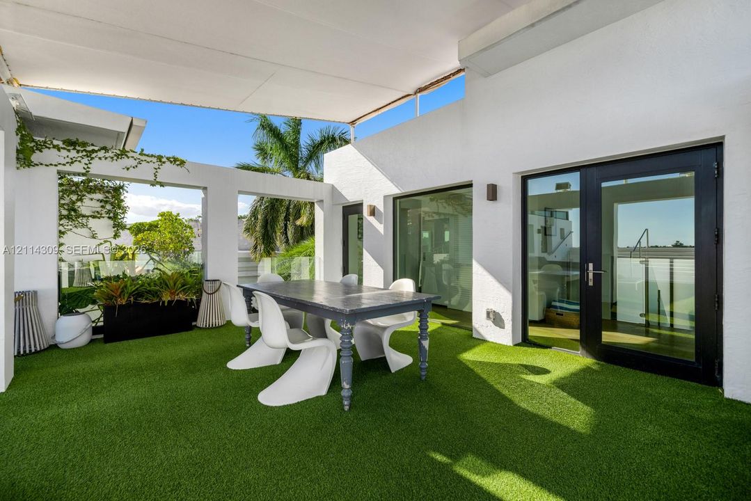 For Sale: $26,000,000 (7 beds, 8 baths, 7886 Square Feet)