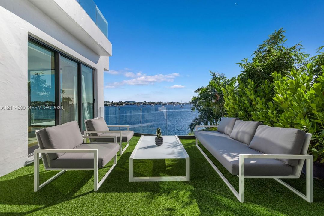 For Sale: $26,000,000 (7 beds, 8 baths, 7886 Square Feet)