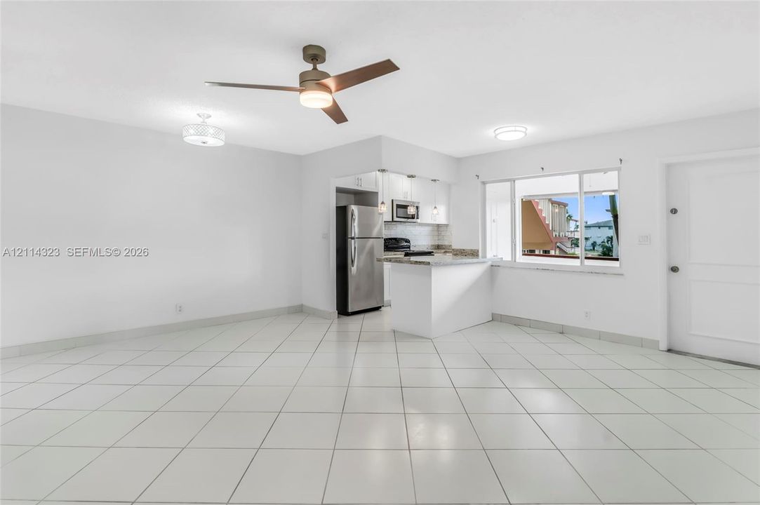 For Sale: $110,000 (1 beds, 1 baths, 720 Square Feet)