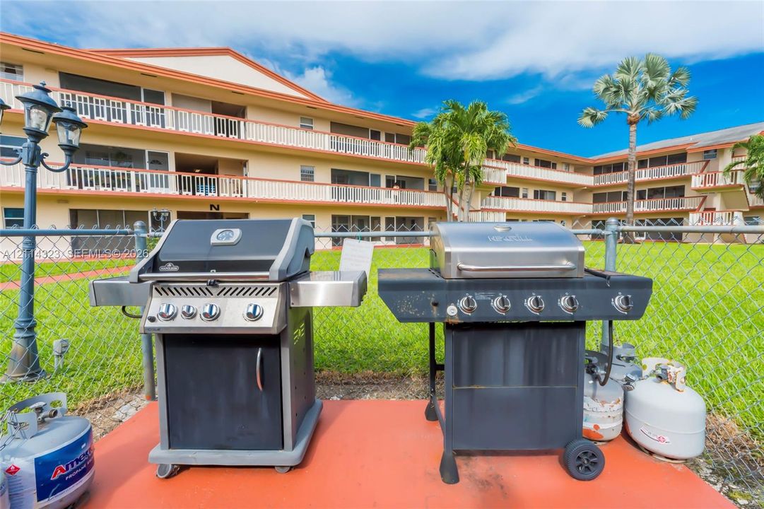 For Sale: $110,000 (1 beds, 1 baths, 720 Square Feet)