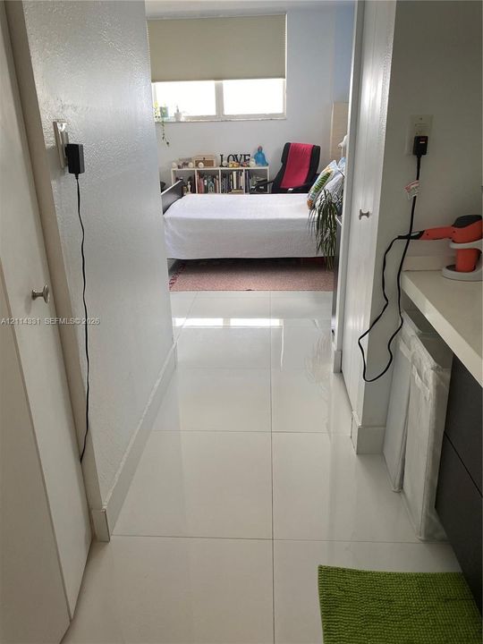 For Rent: $2,450 (1 beds, 1 baths, 780 Square Feet)