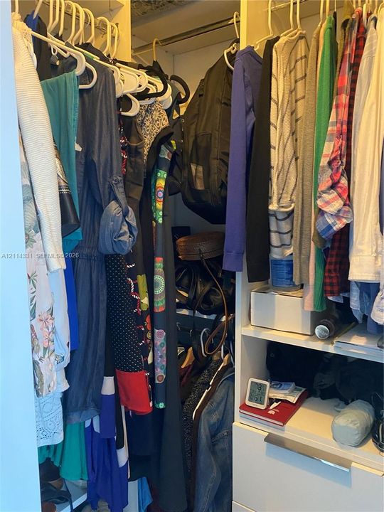 For Rent: $2,450 (1 beds, 1 baths, 780 Square Feet)