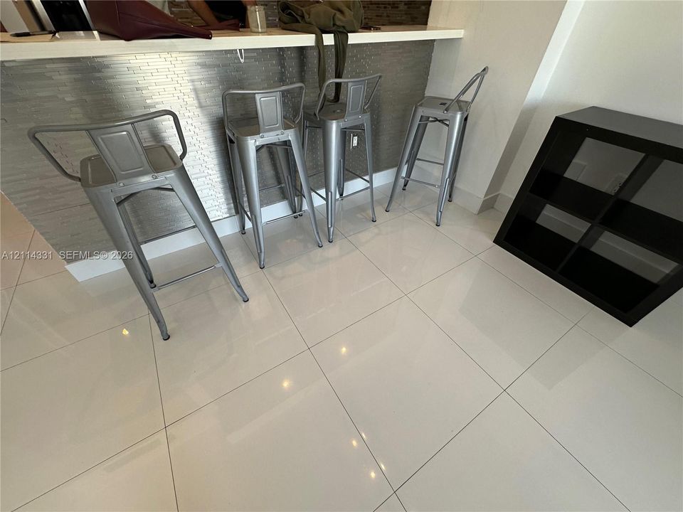 For Rent: $2,450 (1 beds, 1 baths, 780 Square Feet)