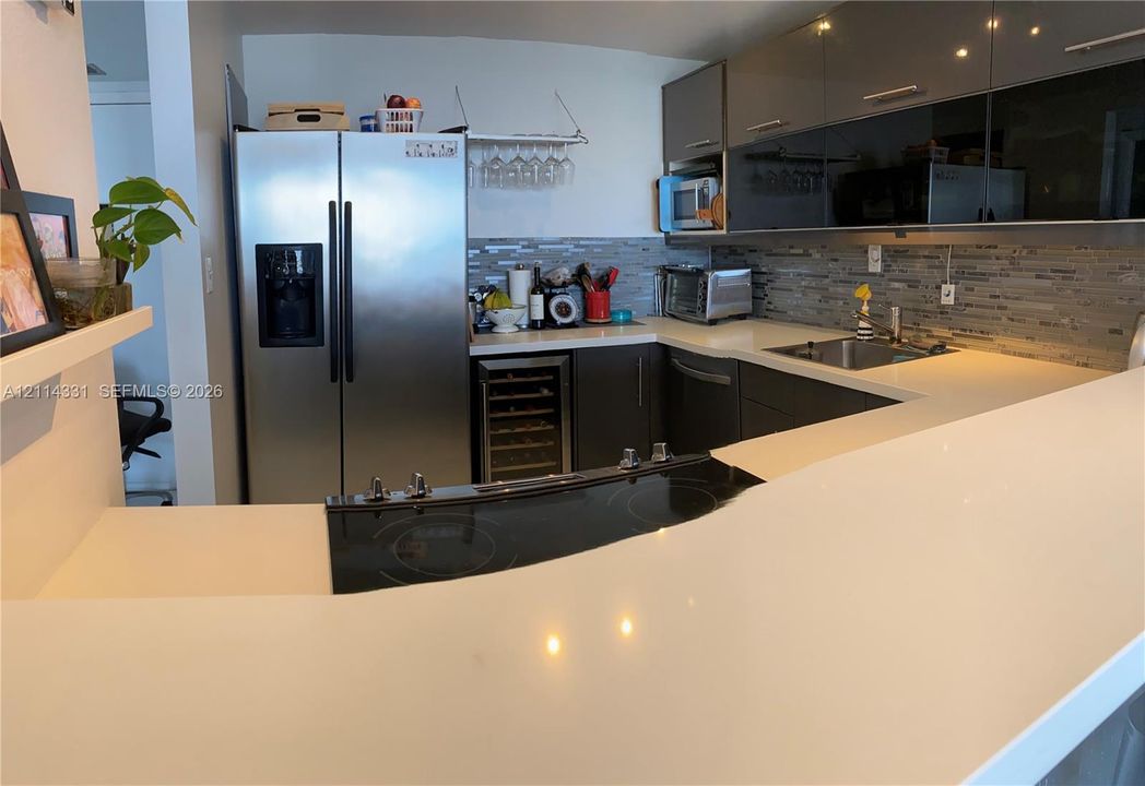 For Rent: $2,450 (1 beds, 1 baths, 780 Square Feet)