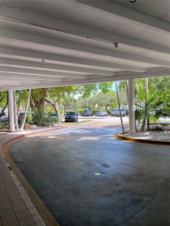 For Rent: $2,450 (1 beds, 1 baths, 780 Square Feet)