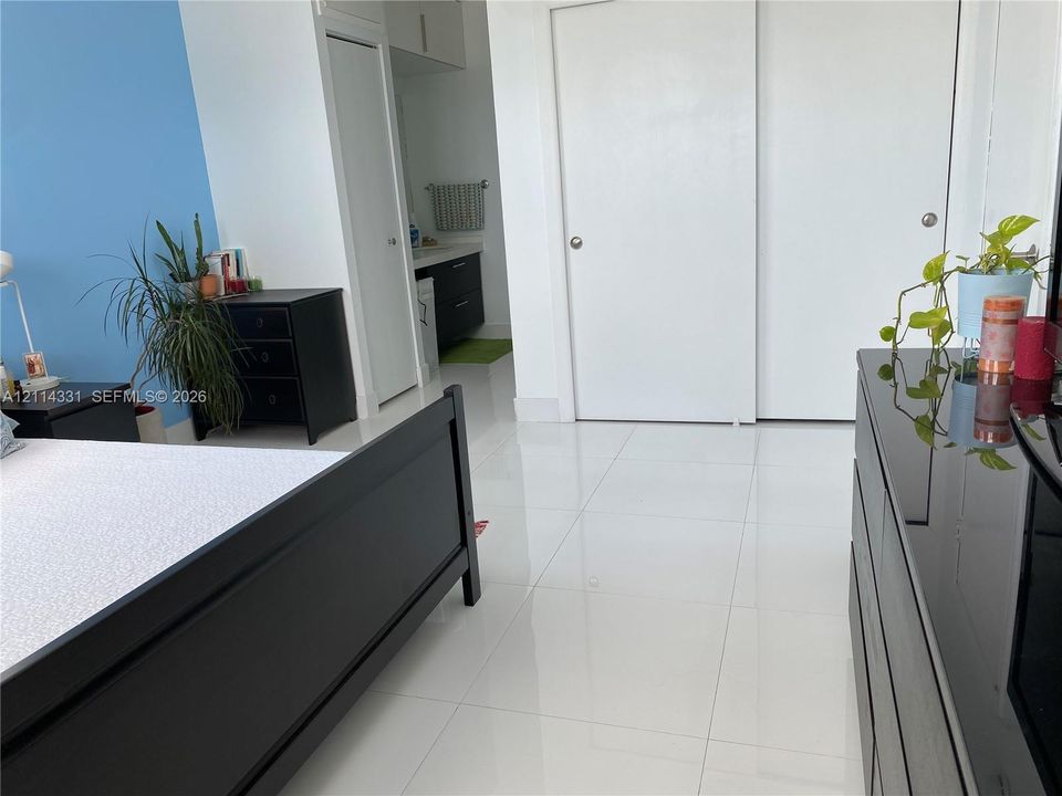 For Rent: $2,450 (1 beds, 1 baths, 780 Square Feet)