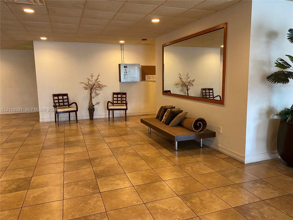 For Rent: $2,450 (1 beds, 1 baths, 780 Square Feet)