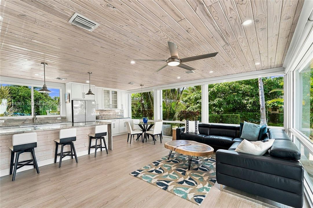 For Sale: $900,000 (2 beds, 2 baths, 1270 Square Feet)