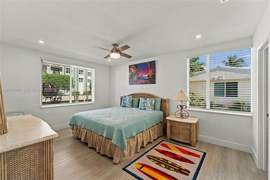 For Sale: $900,000 (2 beds, 2 baths, 1270 Square Feet)