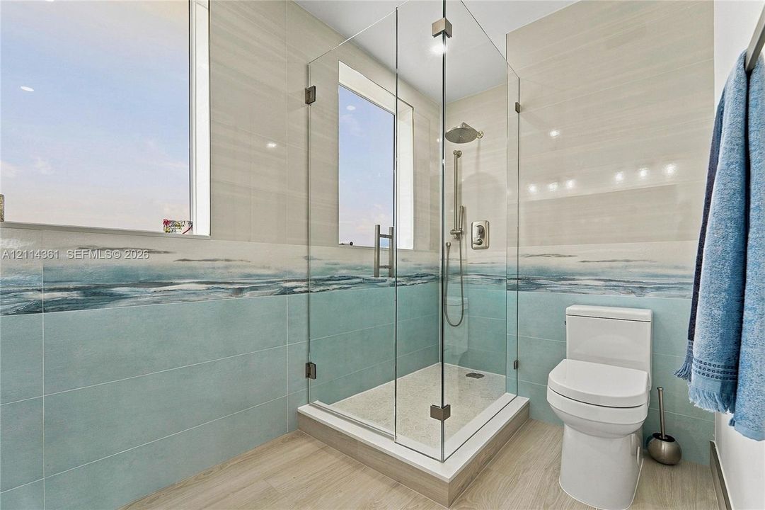For Sale: $900,000 (2 beds, 2 baths, 1270 Square Feet)
