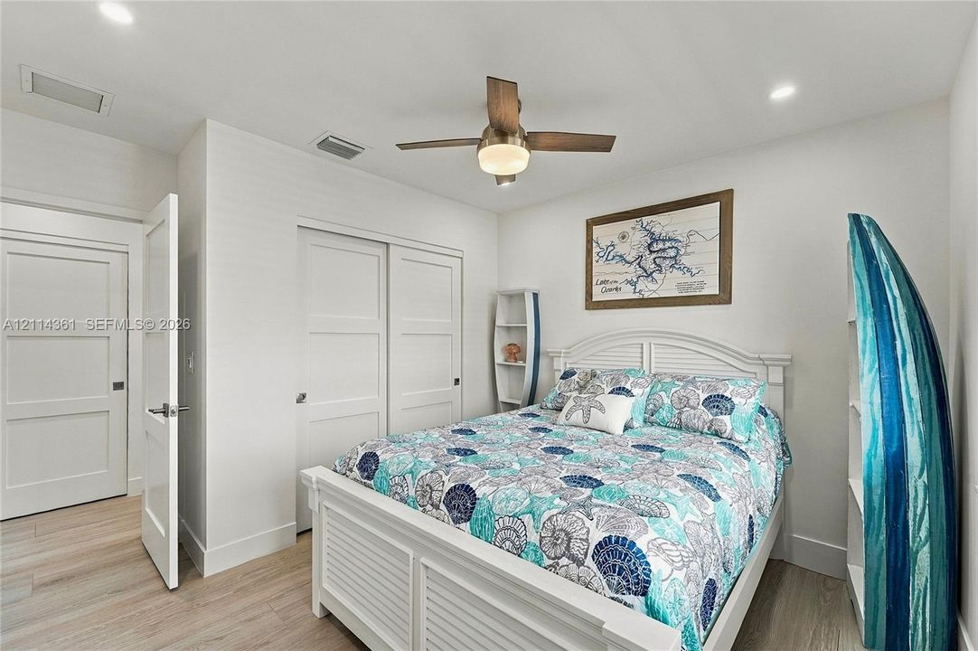 For Sale: $900,000 (2 beds, 2 baths, 1270 Square Feet)