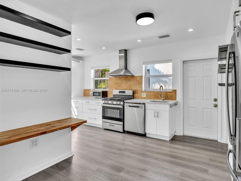 For Rent: $6,500 (3 beds, 3 baths, 1782 Square Feet)