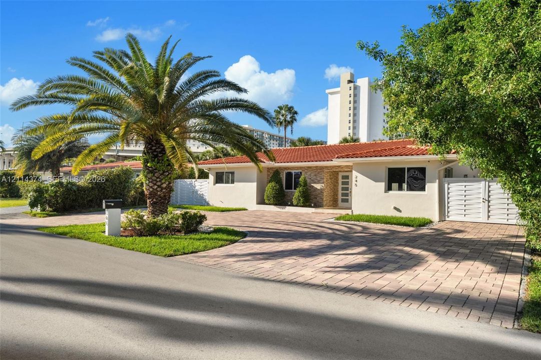 For Sale: $1,950,000 (4 beds, 3 baths, 2573 Square Feet)