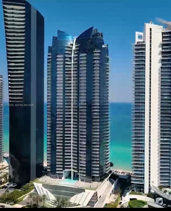For Rent: $6,300 (1 beds, 1 baths, 858 Square Feet)