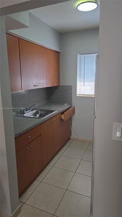 For Rent: $1,600 (0 beds, 1 baths, 400 Square Feet)