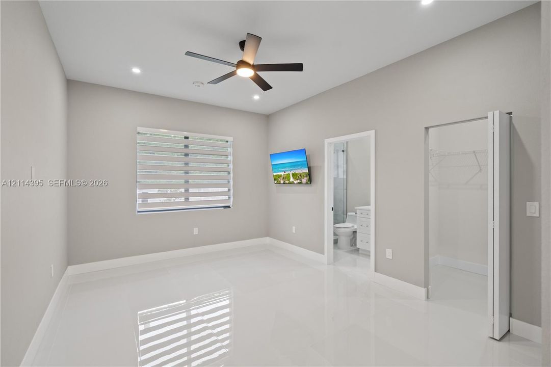 For Sale: $625,000 (3 beds, 3 baths, 1600 Square Feet)