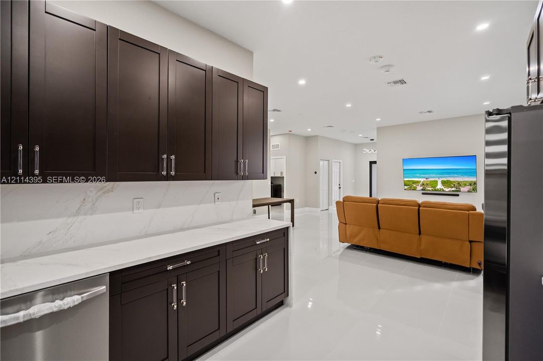 For Sale: $625,000 (3 beds, 3 baths, 1600 Square Feet)