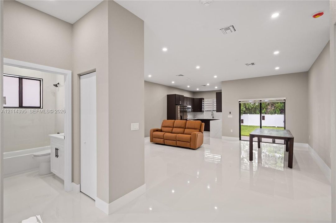 For Sale: $625,000 (3 beds, 3 baths, 1600 Square Feet)