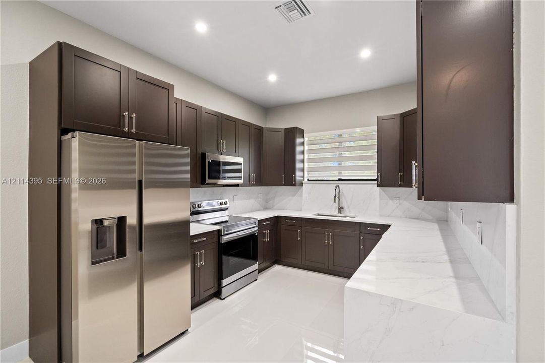 For Sale: $625,000 (3 beds, 3 baths, 1600 Square Feet)