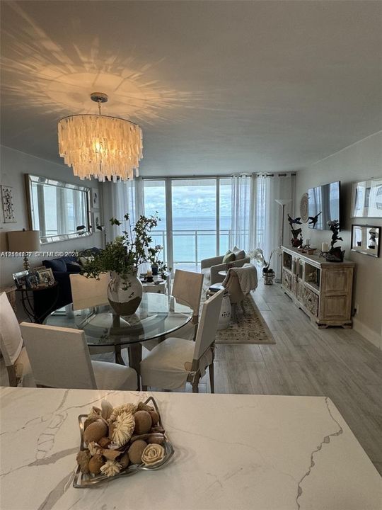 For Sale: $448,900 (1 beds, 1 baths, 896 Square Feet)