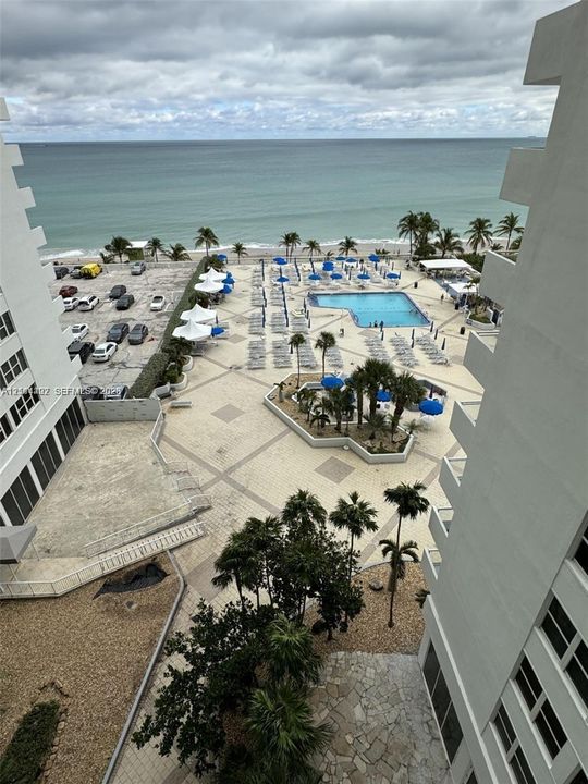 For Sale: $448,900 (1 beds, 1 baths, 896 Square Feet)