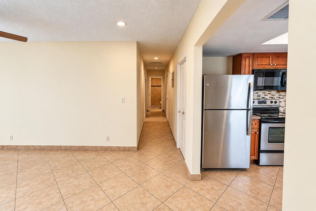 CEO_FILMZZZ_Hallway_Door_MLS