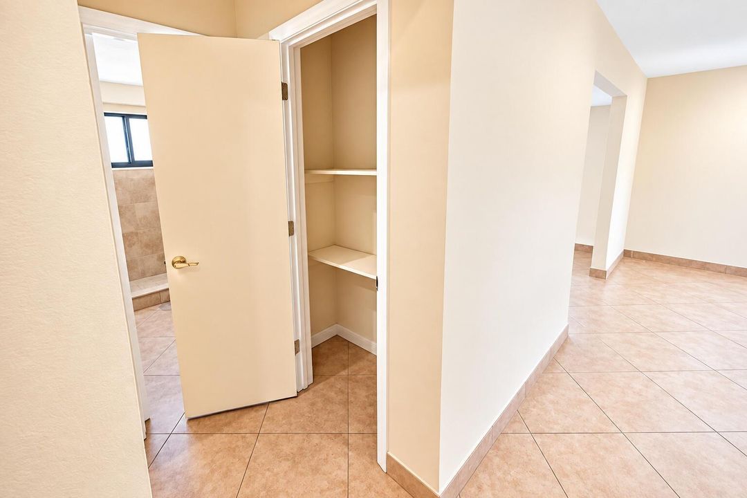 MLS_Ready_Hallway_Closet