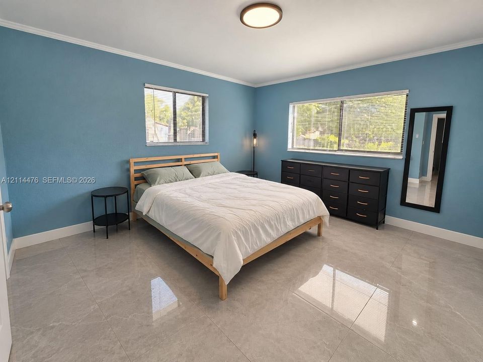 Large format & walk-in closet