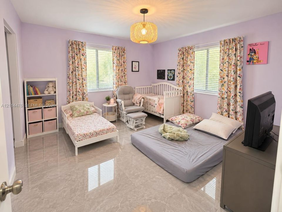 For Sale: $480,000 (3 beds, 2 baths, 1384 Square Feet)