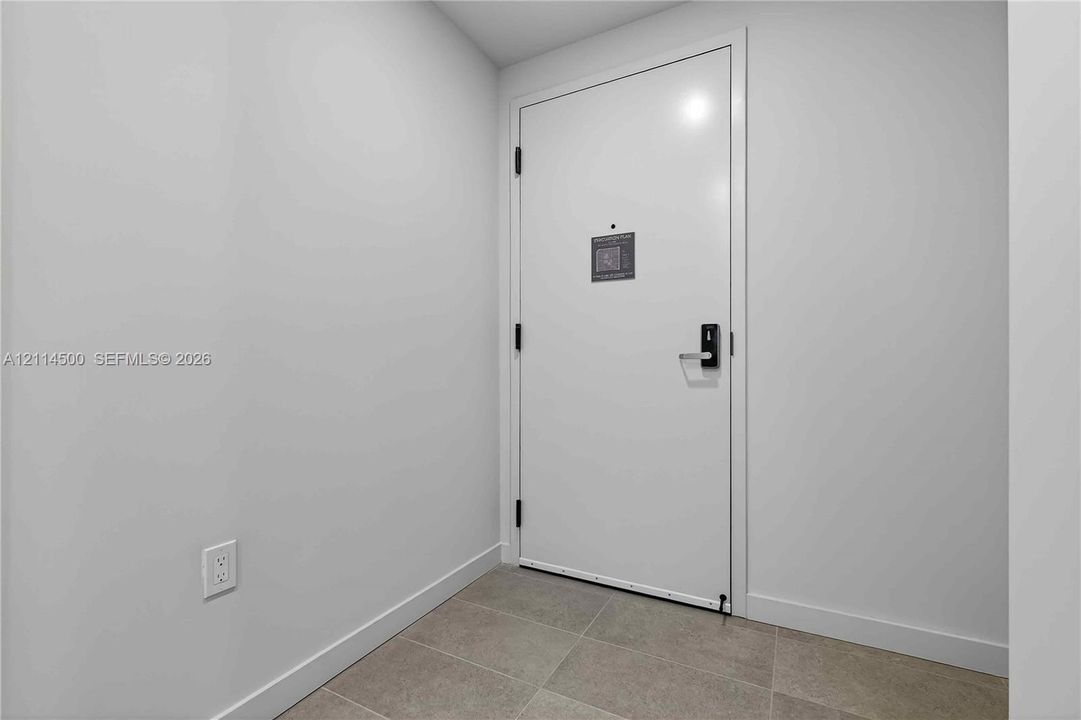 На продажу: $395,000 (0 спален, 1 ванн, 409 Квадратных фут)