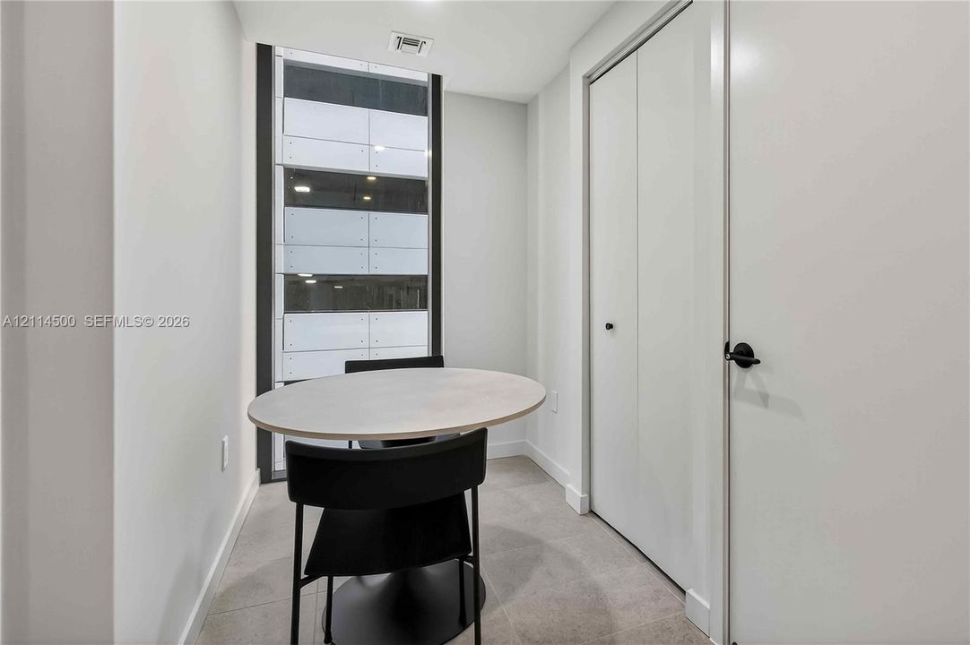 На продажу: $395,000 (0 спален, 1 ванн, 409 Квадратных фут)