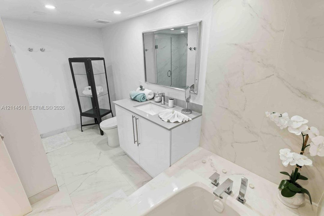 For Rent: $3,500 (1 beds, 1 baths, 1048 Square Feet)