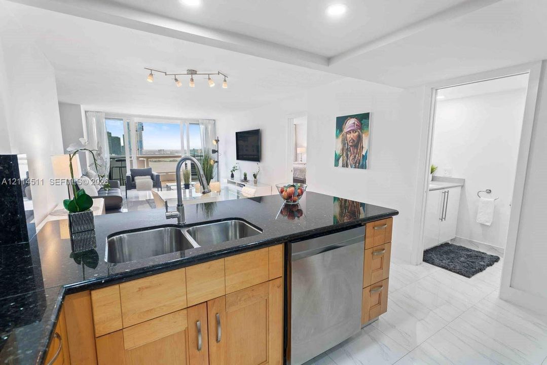 For Rent: $3,500 (1 beds, 1 baths, 1048 Square Feet)