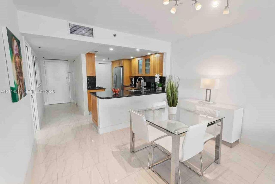 For Rent: $3,500 (1 beds, 1 baths, 1048 Square Feet)