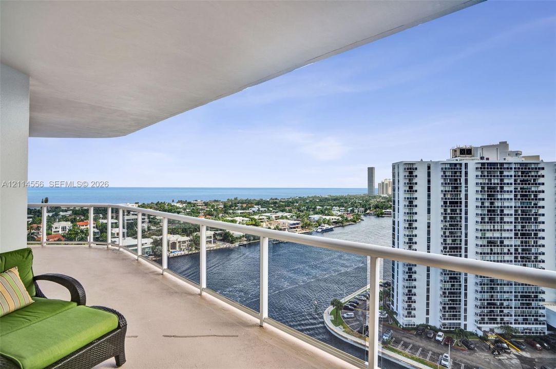 For Sale: $1,100,000 (2 beds, 2 baths, 2240 Square Feet)